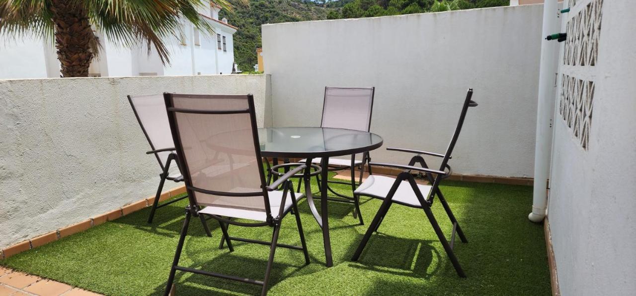 Bajo Con Jardin Deluxe Apartment Benahavis Exterior photo